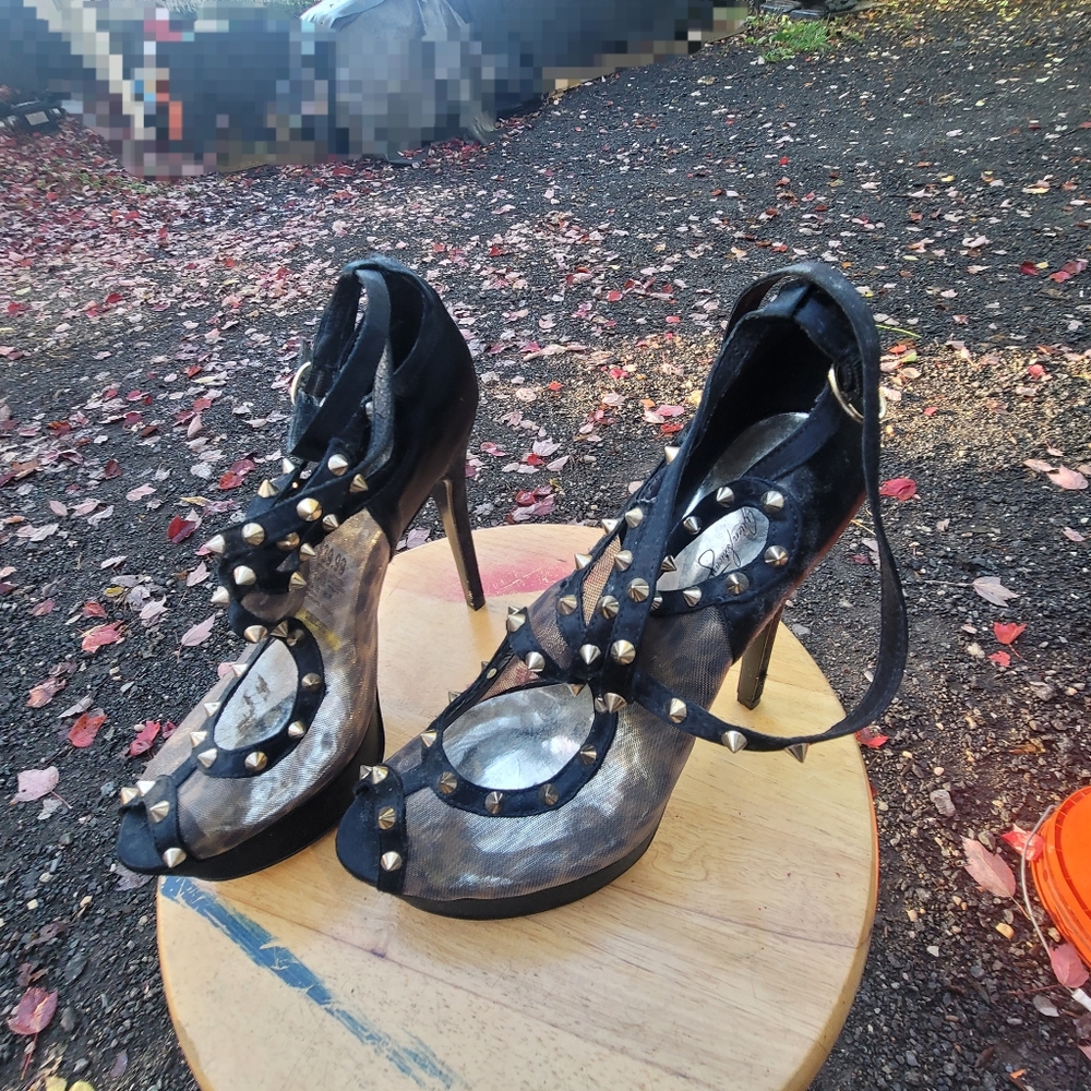 ABS Allen Schwartz Spike heels